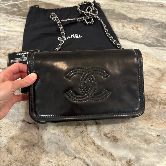 Chanel black patent leather silver chain hardware crossbody bag. W the dustbag! - Picture 3 of 16